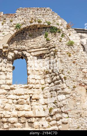 Spalato Croazia, città vecchia, porta d'argento Srebrena vrata, monumento storico, Palazzo di Diocleziano ingresso Dioklecijanova palaca, dettagli architettonici romani, CR Foto Stock