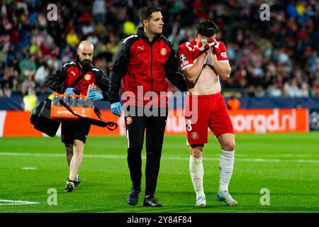 Girona, Spagna. 2 ottobre 2024. Tsygankov (Girona FC) viene visto ferito durante la partita di Champions League tra Girona FC e Feyenoord Rotterdam, allo stadio Montilivi il 2 ottobre 2024 a Girona, in Spagna. Foto: Siu Wu credito: dpa/Alamy Live News Foto Stock