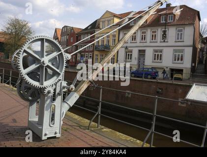 L'Old Hanse Port si trova nella storica città vecchia di Stade ed è un porto interno sulla Schwinge. L'Old Hanse Harbour fu costruito nel Middle Ag Foto Stock