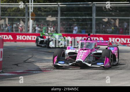 HELIO CASTRONEVES (06) di San Paolo, Brasile corre per le strade durante l'Honda Indy Toronto a Toronto, ON, CAN Foto Stock