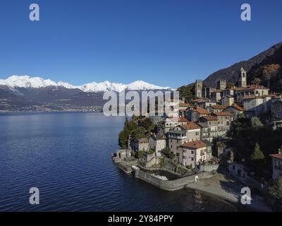 Veduta aerea di Corenno Plinio un paese sul lago di Como Foto Stock