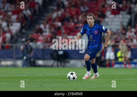 2 ottobre 2024. Lisbona, Portogallo. Il centrocampista spagnolo dell'Atletico Javi Serrano (29) in azione durante la partita della fase a gironi per la UEFA Champions League, Benfica vs Atletico de Madrid crediti: Alexandre de Sousa/Alamy Live News Foto Stock