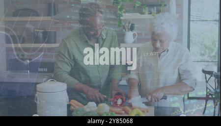 Immagine dell'elaborazione dei dati sulla cucina caucasica di una coppia senior Foto Stock