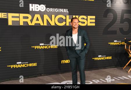 LOS ANGELES, CALIFORNIA - 1 OTTOBRE: Billy Magnussen partecipa alla prima di Los Angeles della serie originale HBO "The Franchise" al Paramount Theater Foto Stock