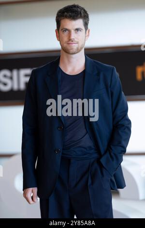 Donostia San Sebastian, Spagna. 27 settembre 2024. Miguel Bernardeau partecipa alla Photocall "Querer" durante il 72° Festival Internazionale del Cinema di San Sebastian al Palazzo Kursaal a Donostia-San Sebastian. Credito: SOPA Images Limited/Alamy Live News Foto Stock