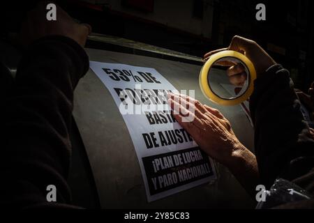 Buenos Aires, Buenos Aires, Argentina. 2 ottobre 2024. Una marcia massiccia ha attraversato l'intero paese contro la situazione critica che le università stanno attraversando. Mentre gli stipendi di insegnanti e non insegnanti sono sul pavimento, Milei promise di porre il veto all'aumento votato dal Congresso. (Credit Image: © Daniella Fernandez Realin/ZUMA Press Wire) SOLO PER USO EDITORIALE! Non per USO commerciale! Foto Stock