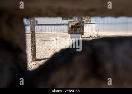 Die Gedenkstätte Berliner Mauer entlang der Bernauer Straße a Berlino. / Il Memoriale del muro di Berlino lungo via Bernauer a Berlino. Fotografia istantanea/K.M.Krause *** il Memoriale del muro di Berlino lungo via Bernauer a Berlino il Memoriale del muro di Berlino lungo via Bernauer a Berlino fotografia istantanea K M Krause Foto Stock