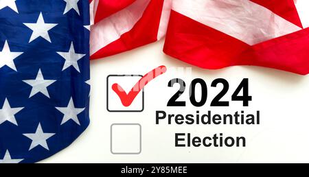 Domanda di registrazione per le elezioni presidenziali del 2024. Domanda di registrazione degli elettori degli Stati Uniti pronta per essere compilata, su un americano Foto Stock