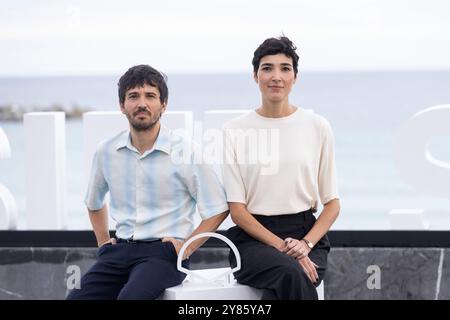 Donostia San Sebastian, Spagna. 25 settembre 2024. Pedro Martín Calero e Isabel Peña partecipano al Photocall "El Llanto" durante il 72° Festival Internazionale del Cinema di San Sebastian al Palazzo Kursaal di Donostia-San Sebastian. Credito: SOPA Images Limited/Alamy Live News Foto Stock