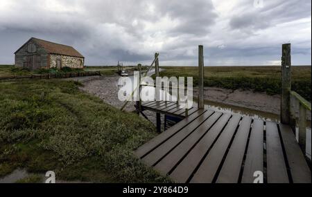 Thornham Old Harbour, comprese le dune Holme Dunes e l'Old Coal Barn, Thornham, North Norfolk, Norfolk, Inghilterra, REGNO UNITO Foto Stock