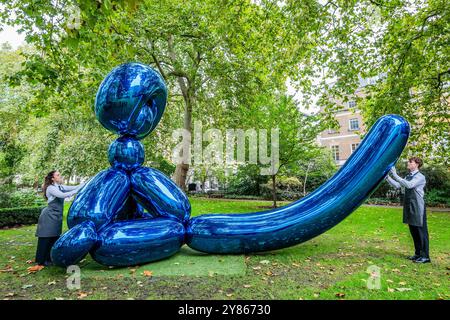 Londra, Regno Unito. 3 ottobre 2024. Jeff Koons, Balloon Monkey (Blue), stima: £ 6.500.000 - 10.000.000 - punti salienti della vendita serale di Christie's 20th 21st Century London. La vendita ha luogo il 9 ottobre 2024. Crediti: Guy Bell/Alamy Live News Foto Stock