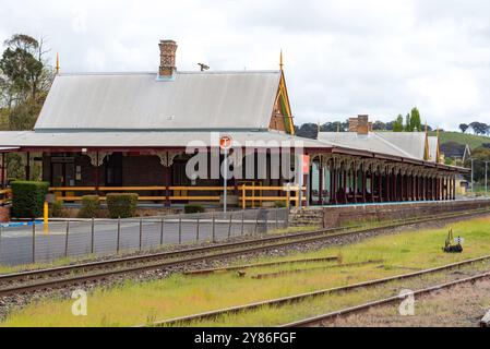 Blayney Railway Station 1876 è una stazione ferroviaria patrimonio dell'umanità sulla linea principale occidentale che serve Blayney, nella regione Central West del New South Wales Foto Stock