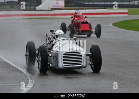 Gareth Burnett, Vanguard RA4, Goodwood Trophy, una gara di venti minuti per auto da Grand Prix, Voiturette e Historic Racing Specials, che sono tipici Foto Stock