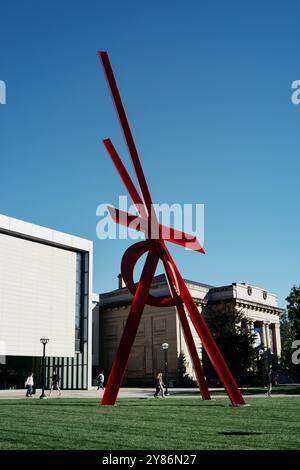 Scultura all'aperto Orion, di Mark di Severo, nel campus dell'Università del Michigan, Ann Arbor Michigan USA Foto Stock