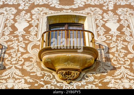 Casa Solà-Morales, percorso architettonico modernista a Olot, un gioiello catalano, ricco di storia, cultura e patrimonio culturale Foto Stock