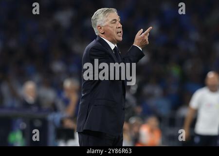 Napoli, Italia. 3 ottobre 2023. Foto Alessandro Garofalo/LaPresse 03 ottobre 2023 Napoli, Italia Sport - calcio - Champions League 2023/2024 - Napoli vs Real Madrid - Stadio Diego Armando Maradona. Nella foto: Carlo Ancelotti (allenatore Real Madrid), Toni Kroos (Real Madrid) 3 ottobre 2023 Napoli, Italia Sport - calcio - Champions League 2023/2024 - Napoli vs Real Madrid stadio Diego Armando Maradona. Nella foto: Carlo Ancelotti (allenatore del Real Madrid), Toni Kroos (Real Madrid) credito: LaPresse/Alamy Live News Foto Stock