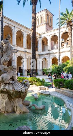 Roma, Italia, 22 luglio 2024, Fontana dei Giardini di Palazzo Venezia all'interno di Palazzo Venezia, solo editoriale. Foto Stock