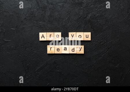 Sei pronto parola scritta sul blocco di legno. Sei pronto testo sul tavolo, concetto. Foto Stock