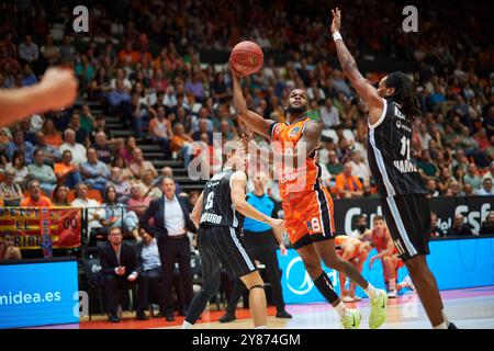 Jean Montero di Valencia basket durante la BKT Eurocup Regular Season Round 2 il 2 ottobre 2024 a Pabellon Fuente de San Luis (Valencia ). Valencia Basket 105 : 78 Veolia Hamburg Towers (foto di Vicente Vidal Fernandez/Sipa USA) credito: SIPA USA/Alamy Live News Foto Stock