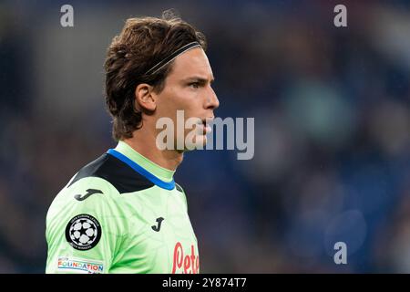 Gelsenkirchen, Germania. 2 ottobre 2024. GELSENKIRCHEN, GERMANIA - 2 OTTOBRE: Marco Carnesecchi dell'Atalanta BC guarda durante il match di fase MD2 della UEFA Champions League 2024/25 tra FC Shakhtar Donetsk e Atalanta BC all'Arena AufSchalke il 2 ottobre 2024 a Gelsenkirchen, Germania. (Foto di Joris Verwijst/Orange Pictures) credito: Orange Pics BV/Alamy Live News Foto Stock