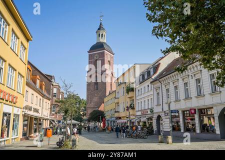 Fußgängerzone, Nikolaikirche, Carl-Schurz-Straße, Altstadt, Spandau, Berlino, Germania Foto Stock