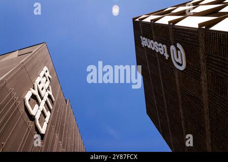 Vilnius, Lituania - 27 maggio 2024. Edificio Cyber City a Vilnius dove risiedono varie società informatiche Foto Stock