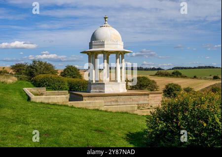 Il Chattri War Memorial, che commemora i soldati caduti dell'esercito indiano durante la prima guerra mondiale. South Downs, East Sussex, Inghilterra. Foto Stock