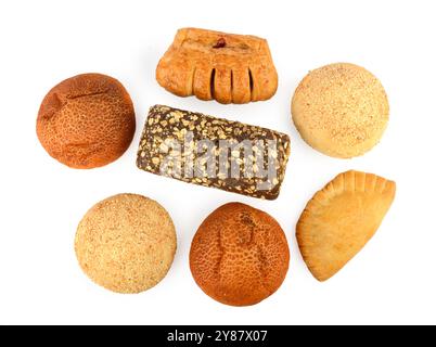 Il pane e i panini erano bellissimi e isolati sul bianco. Vista dall'alto. Foto Stock