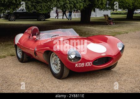 Jaguar D-TYPE 1956. Concours of Elegance 2024, Hampton Court Palace, Londra, Regno Unito Foto Stock