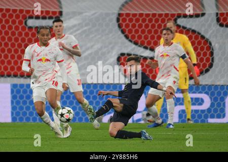 Francisco Conceicao (Juventus Turin) Mitte, Xavi Simons (RB Leipzig) li. GER, RB Leipzig vs. Juventus Torino, Fussball, UEFA Champions League, 2. Spieltag, Saison 2024/2025, 02.10.2024 foto: Eibner-Pressefoto/Bert Harzer Foto Stock