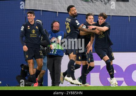 Mannschaft von Juventus Turin bejubelt das 2:2 durch Dusan Vlahovic (Juventus Torino) re. GER, RB Leipzig vs. Juventus Torino, Fussball, UEFA Champions League, 2. Spieltag, Saison 2024/2025, 02.10.2024 foto: Eibner-Pressefoto/Bert Harzer Foto Stock