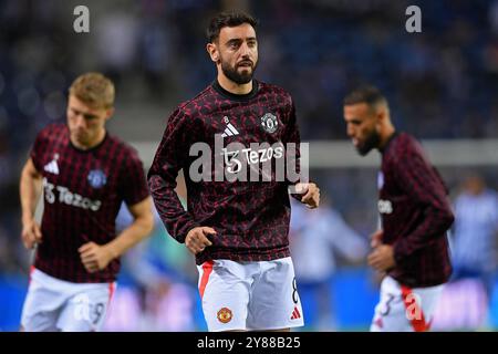 Porto, Portogallo. 3 ottobre 2024. Dragao Stadium, UEFA Europa League 2024/2025, FC Porto contro Manchester United; Bruno Fernandes del Manchester United, durante il riscaldamento prima della partita tra FC Porto e Manchester United per il secondo turno di UEFA Europa League 2024/2025 al Dragao Stadium di Porto il 3 ottobre 2024. Foto: Daniel Castro/DiaEsportivo/Alamy Live News crediti: DiaEsportivo/Alamy Live News Foto Stock