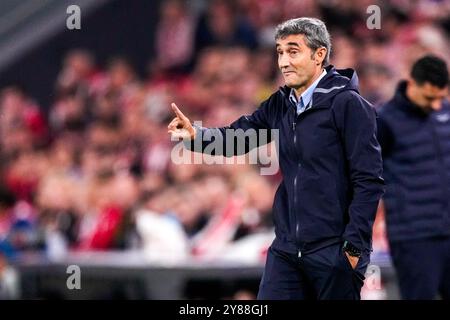 Bilbao, Spagna. 3 ottobre 2024. BILBAO, SPAGNA - 3 OTTOBRE: Gesti del capo allenatore Ernesto Valverde dell'Athletic Club durante la fase MD2 di UEFA Europa League 2024/25 tra Athletic Club e AZ all'Estadio de San Mamés il 3 ottobre 2024 a Bilbao, Spagna. (Foto di ed van de Pol/Orange Pictures) credito: Orange Pics BV/Alamy Live News Foto Stock