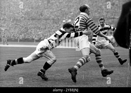 Warrington V Widnes per la Challenge Cup del campionato 1950. 2 maggio 1952. (Foto di Reuterphoto). Foto Stock