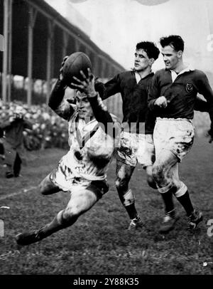 SP-Rugby League-o'Seas-Britain a 1959 - 1950-1959 - giocatori e azione - Rugby League. 17 dicembre 1953. (Foto di Kemsley Picture Service). Foto Stock