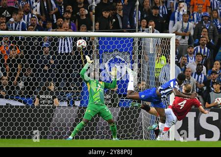 Porto, Portogallo. 3 ottobre 2024. Dragao Stadium, UEFA Europa League 2024/2025, FC Porto contro Manchester United; il portiere Andre Onana del Manchester United non salva il gol segnato da Samuel Omorodion del FC Porto, durante una partita tra FC Porto e Manchester United per il secondo turno di UEFA Europa League 2024/2025 al Dragao Stadium di Porto il 3 ottobre 2024. Foto: Daniel Castro/DiaEsportivo/Alamy Live News crediti: DiaEsportivo/Alamy Live News Foto Stock