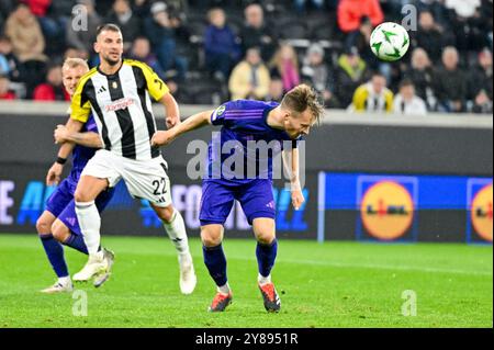 Linz, Austria. 3 ottobre 2024. LINZ, AUSTRIA - 3 OTTOBRE: Jacob Une Larsson di Djurgarden SE durante la partita MD1 di UEFA Conference League 2024/25 tra LASK e Djurgarden Oberoesterreich Arena il 3 ottobre 2024 a Linz, Austria.241003 SEPA 20 097 - 20241003 PD11132 credito: APA-PictureDesk/Alamy Live News Foto Stock