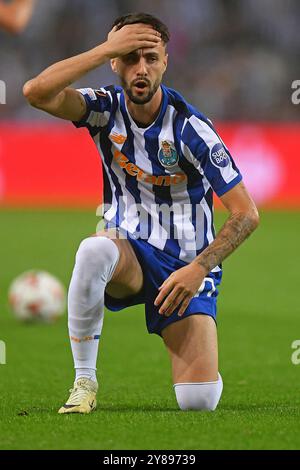 Porto, Portogallo. 3 ottobre 2024. Dragao Stadium, UEFA Europa League 2024/2025, FC Porto contro Manchester United; Fabio Vieira del FC Porto reagisce durante una partita tra FC Porto e Manchester United per il secondo turno di UEFA Europa League 2024/2025 al Dragao Stadium di Porto il 3 ottobre 2024. Foto: Daniel Castro/DiaEsportivo/Alamy Live News crediti: DiaEsportivo/Alamy Live News Foto Stock