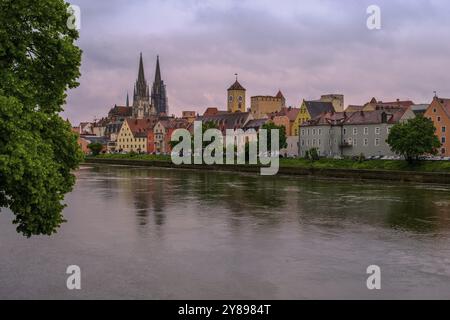 Vista panoramica della città vecchia di Ratisbona sul Danubio in Germania Foto Stock