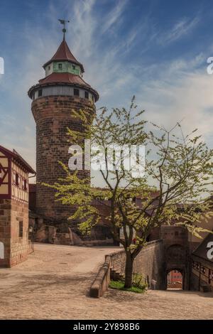 Vista della Torre Sinwell del Castello di Norimberga, Germania, Europa Foto Stock