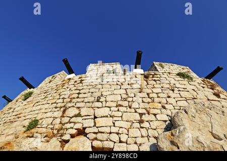 Hydra cannoni di ricordare la storia gloriosa di questa isola greca Foto Stock