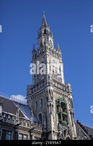 Vista panoramica del nuovo municipio a Marienplatz a Monaco, Germania, Europa Foto Stock