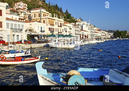 Barche da pesca nel villaggio di Gytheio in Laconia, Grecia, Europa Foto Stock