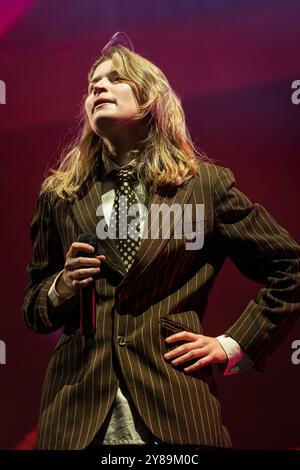 Oslo, Norvegia. 3 ottobre 2024. La cantante, cantautrice e musicista norvegese Girl in Red esegue un concerto dal vivo all'Oslo Spektrum di Oslo. Credito: Gonzales Photo/Alamy Live News Foto Stock