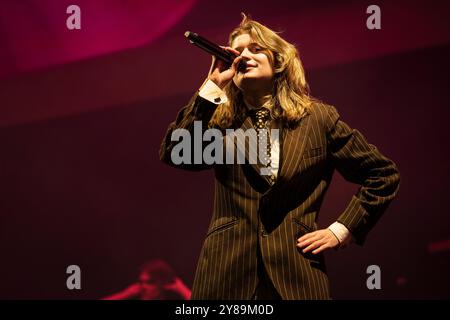 Oslo, Norvegia. 3 ottobre 2024. La cantante, cantautrice e musicista norvegese Girl in Red esegue un concerto dal vivo all'Oslo Spektrum di Oslo. Credito: Gonzales Photo/Alamy Live News Foto Stock