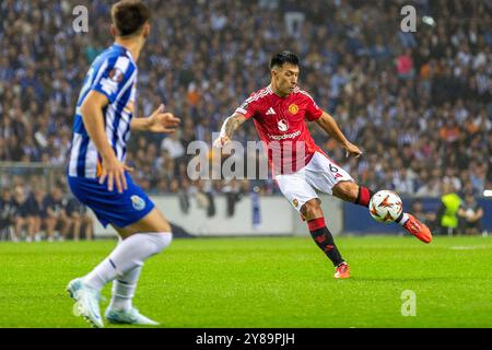 Porto, Portogallo. 3 ottobre 2024. Lisandro Martinez del Manchester United in azione durante la partita di UEFA Europa League tra FC Porto e Manchester United all'Estadio do Dragao. Punteggio finale: FC Porto 3:3 Manchester United crediti: SOPA Images Limited/Alamy Live News Foto Stock