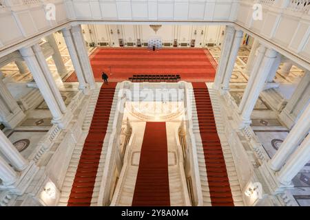 Bucarest, Romania - 3 ottobre 2024: Interno del Palazzo del Parlamento. Foto Stock