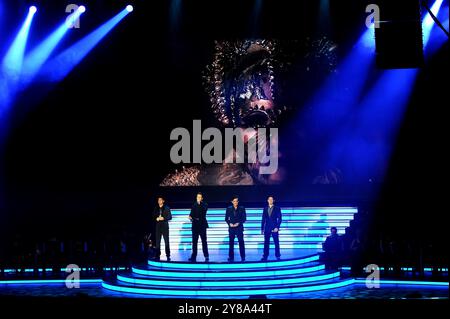 Milano Italia 23/03/2009: Carlos Marín,David Miller,Sébastien Izambard e Urs Bühler, cantanti del quartetto musicale il Divo, durante il concerto dal vivo al teatro Arcimboldi Foto Stock