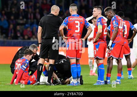 Pilsen, Repubblica Ceca. 3 ottobre 2024. L-R ha infortunato Jiri Panos (Plzen) durante il secondo turno di Football Europa League Viktoria Plzen vs Ludogorec Razgrad a Pilsen, Repubblica Ceca, 3 ottobre 2024. Crediti: Miroslav Chaloupka/CTK Photo/Alamy Live News Foto Stock