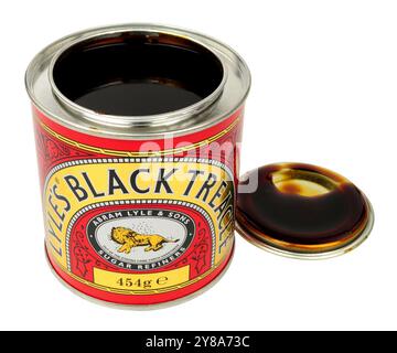 Abram Lyle and Sons Black Treacle ha raffinato la melassa di canna da zucchero in una latta da 454 g Foto Stock